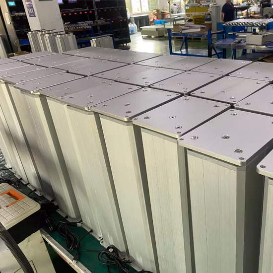 Ascenseur de stationnement de voiture simple semi-automatisé à 2 poteaux à trois couches Stationnement vertical simple de voitures familiales à deux piliers